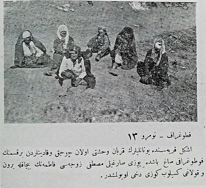 mustafarmagan's tweet photo. Yunan mezalimini unutma!

Yıl 1920 
Yer: #Bursa nın Eşkel köyü.
  
Bu vahşet kurbanlarindan sağ baştaki kadının yüzü neden sarılıdır bilir misiniz?  

Kahpe Yunan askeri bıçakla burnunu kulağını kesip gözlerini oyduğu için .

Karşımızdaki soyut bir düşman değil vahşi Yunandı.

Okullarımızda okutulmalı bunlar.