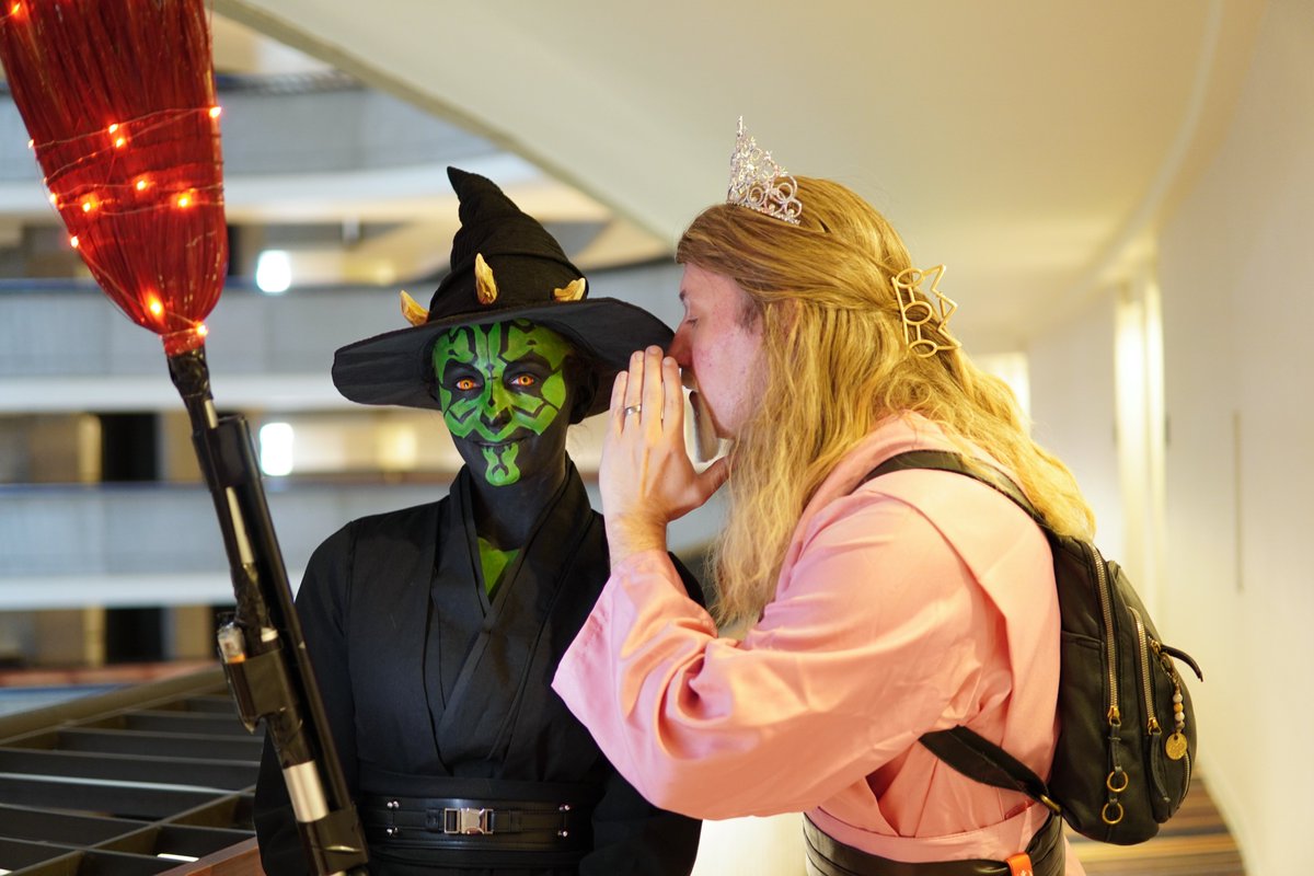 MollieDamon's tweet photo. Another successful year at @DragonCon as Darth Maulphaba - and now with Qui-Galinda! Next year we have plans to add more characters to this mashup group... https://t.co/sUmoLzQPEu