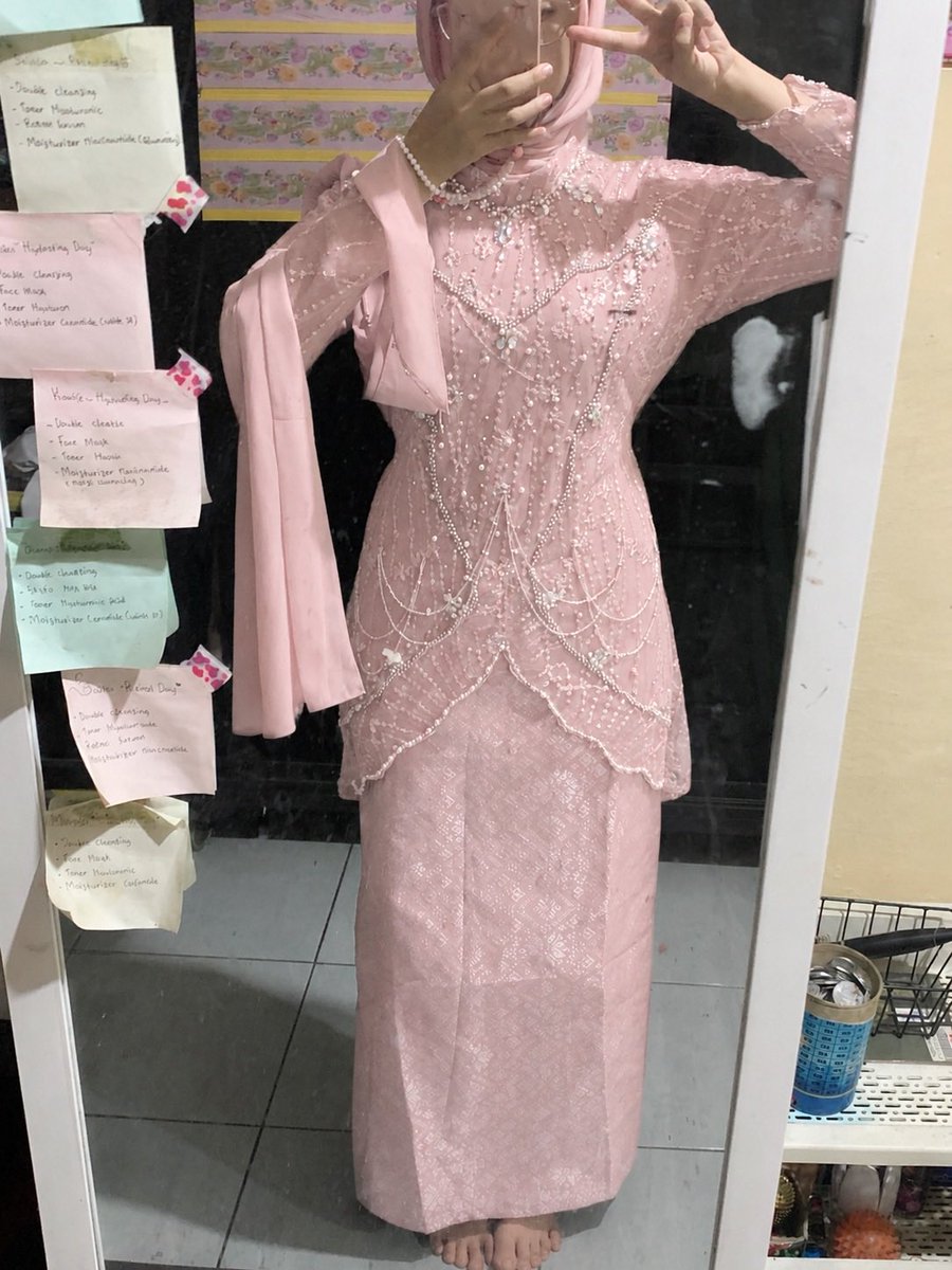 bellskuyyyyyyy's tweet photo. @auroraishereee_ 300k full set kak. kerudung selendang kebaya rok. ini baru ya karna aku mau ganti warna https://t.co/SDQQcraChU