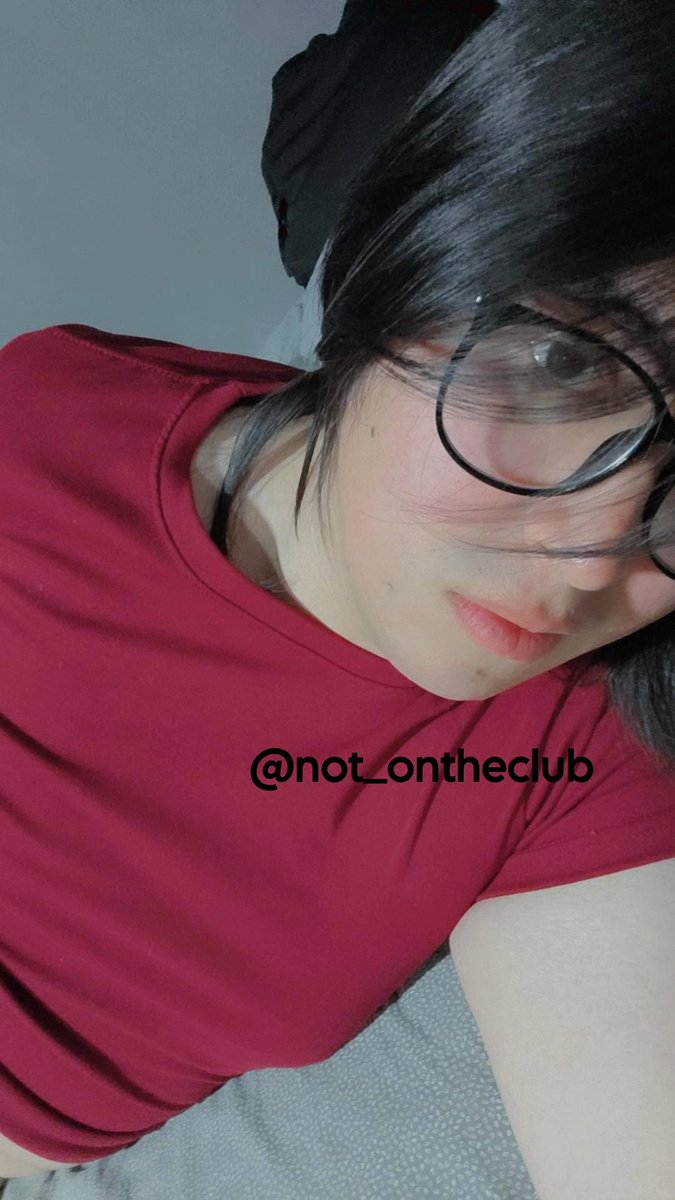 Not_ontheclub's tweet photo. girl in red :3

#transgirl #trans #queer https://t.co/tjRwf75giJ