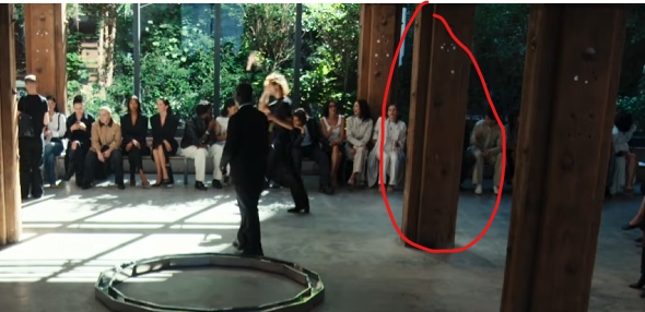 Fabtaz7u2's tweet photo. Marlon on the main camera but he blocked by the pillar https://t.co/uPP1SXtEdh