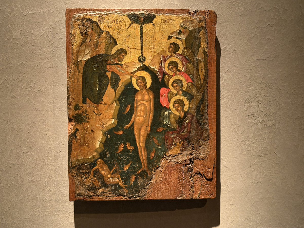tunkuv's tweet photo. I'm crazy about Orthodox icons and Byzantine iconography. Anyone who's been to an Orthodox Church will have seen their liturgics of light, the contemplative semi-darkness illuminated only by oil lamps and candles and the natural light that peeks in and retreats through windows and chinks. The icons are painted with the light in mind, their golds and reds designed to pick up and dance to the sparse light. I spent hours at the Byzantine Museum in Athens. It is to die for.