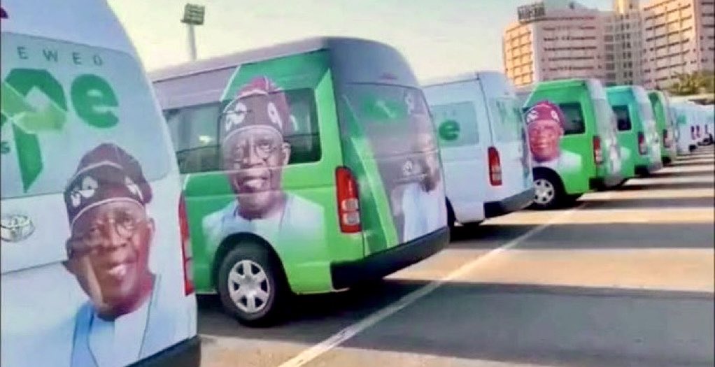 firstladyship's tweet photo. If Mr. Seyi Tinubu were traveling around the country on behalf of his father to help Nigerians get started, perhaps by supporting agriculture, education, poverty alleviation, & SMEs, people like us would have understood. Instead, he is highly insensitive. All he does is promote 'City Boy’ campaigns for his father. And instead of plenty buses, you could have said, “daddy mi, please give them ambulances.” Tell Tompolo & all our supporters to rather buy ambulances & equip them. Playing politics 365 days a year can never lift some 180 million beggarly people out of the poverty your father sank them into.

Politics should never be a full-time job. 💔💔