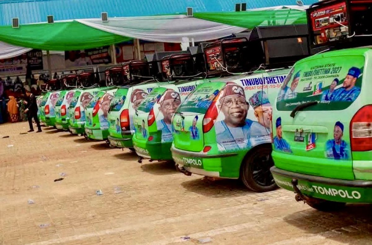 firstladyship's tweet photo. If Mr. Seyi Tinubu were traveling around the country on behalf of his father to help Nigerians get started, perhaps by supporting agriculture, education, poverty alleviation, & SMEs, people like us would have understood. Instead, he is highly insensitive. All he does is promote 'City Boy’ campaigns for his father. And instead of plenty buses, you could have said, “daddy mi, please give them ambulances.” Tell Tompolo & all our supporters to rather buy ambulances & equip them. Playing politics 365 days a year can never lift some 180 million beggarly people out of the poverty your father sank them into.

Politics should never be a full-time job. 💔💔