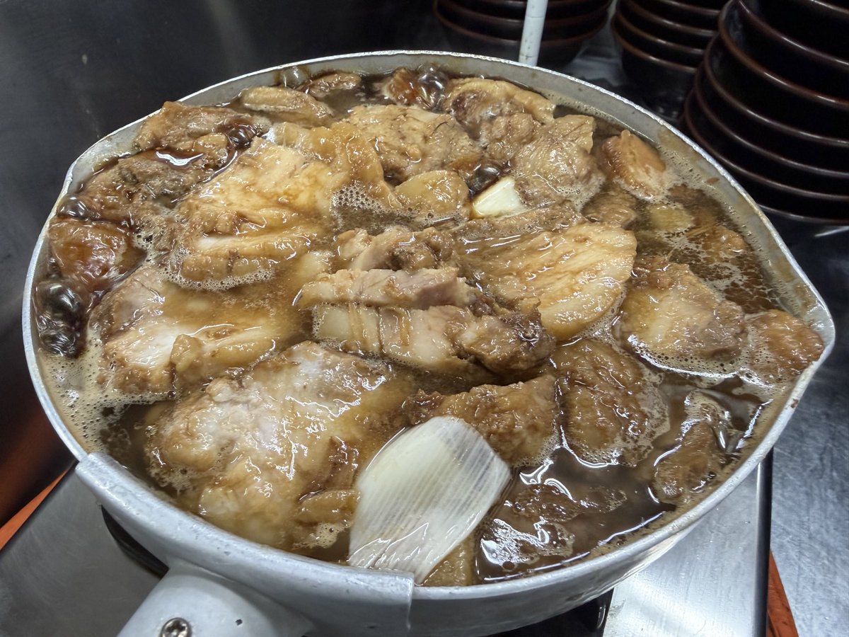 GAKUarai1's tweet photo. おはようございます！
9/12 通常営業です。

朝ラーからのスタート🍜
通常メニューあります！
(朝ラーセット10:30まで)
Xフォロワーサービス薬味ネギになります。
限定豚バラ角煮丼380円(無くなり次第終了です)
本日もスタッフ一同皆様のご来店を心よりお待ちしております。
#家系ラーメンがく 
#王道家直系
#つくばラーメン
#朝ラー
