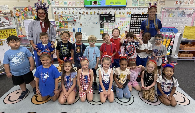StarCitySchools's tweet photo. JBE is showing up in our red, white, and Bulldog blue to wish our Bulldogs GOOD LUCK against Drew Central tonight! 

Bring home that W, Bulldogs! https://t.co/JV8FPCOOsX