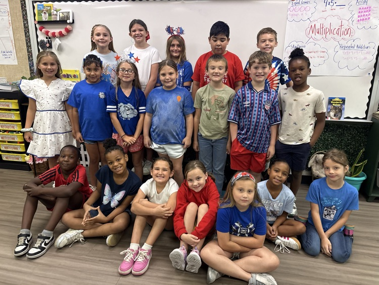 StarCitySchools's tweet photo. JBE is showing up in our red, white, and Bulldog blue to wish our Bulldogs GOOD LUCK against Drew Central tonight! 

Bring home that W, Bulldogs! https://t.co/JV8FPCOOsX