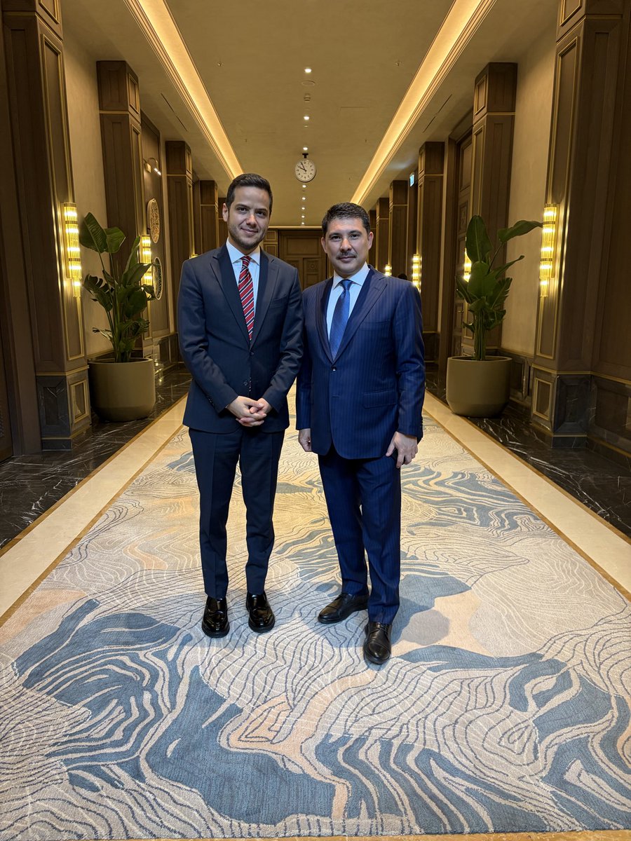 AydinYusuf's tweet photo. Çalışma hayatımızda aynı heyecan ve azimle; 
devlet ciddiyeti, ağabeylik samimiyetiyle Cumhurbaşkanı Özel Kalem Müdürü BE Prof. Dr. Hasan Doğan’ın yanında hem öğrenmeye hem gelişmeye devam ediyoruz 🤲 https://t.co/gmRtngfOO8