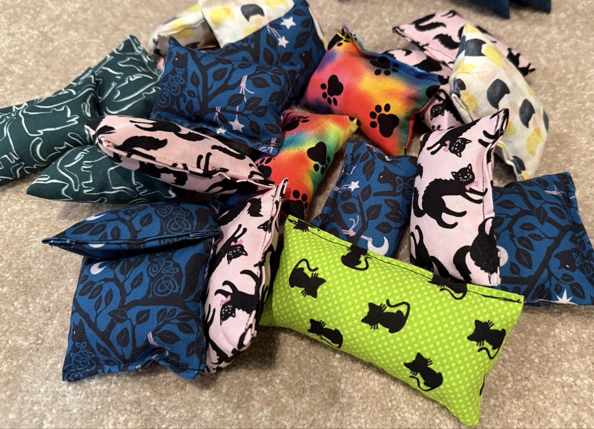 SAFEteamrescue's tweet photo. Here is a sneak peek of some more of the fun new crafts that we will have for sale at our Bottle Drive and Craft/Bake Sale happening at our shelter (4610 97 Street, Edmonton) TOMORROW September 12 from 10 AM - 1 PM! https://t.co/6d1LNZbQtG