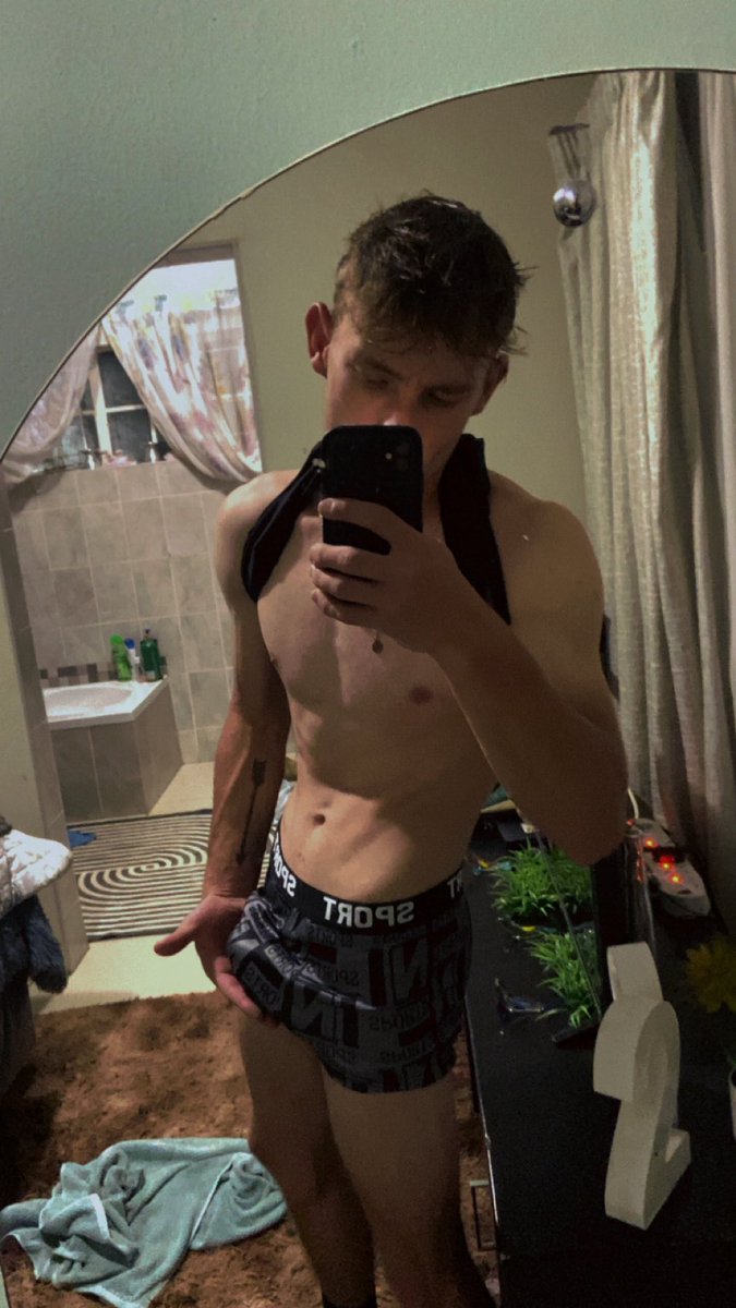 lourens_Andrews's tweet photo. It’s my birthday today 😍😍🙏🙏 any of you sexy people mind helping me by buying content so I can do something for my birthday messsge me on WhatsApp 0795190879 https://t.co/hh36E0NpHF