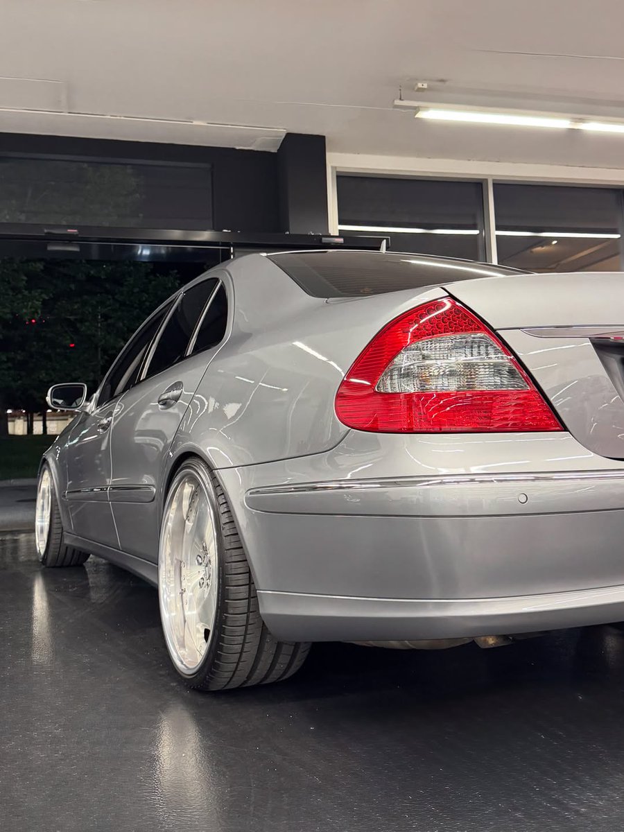 Venosier's tweet photo. mercedes benz w211 https://t.co/fBXiabw6f7