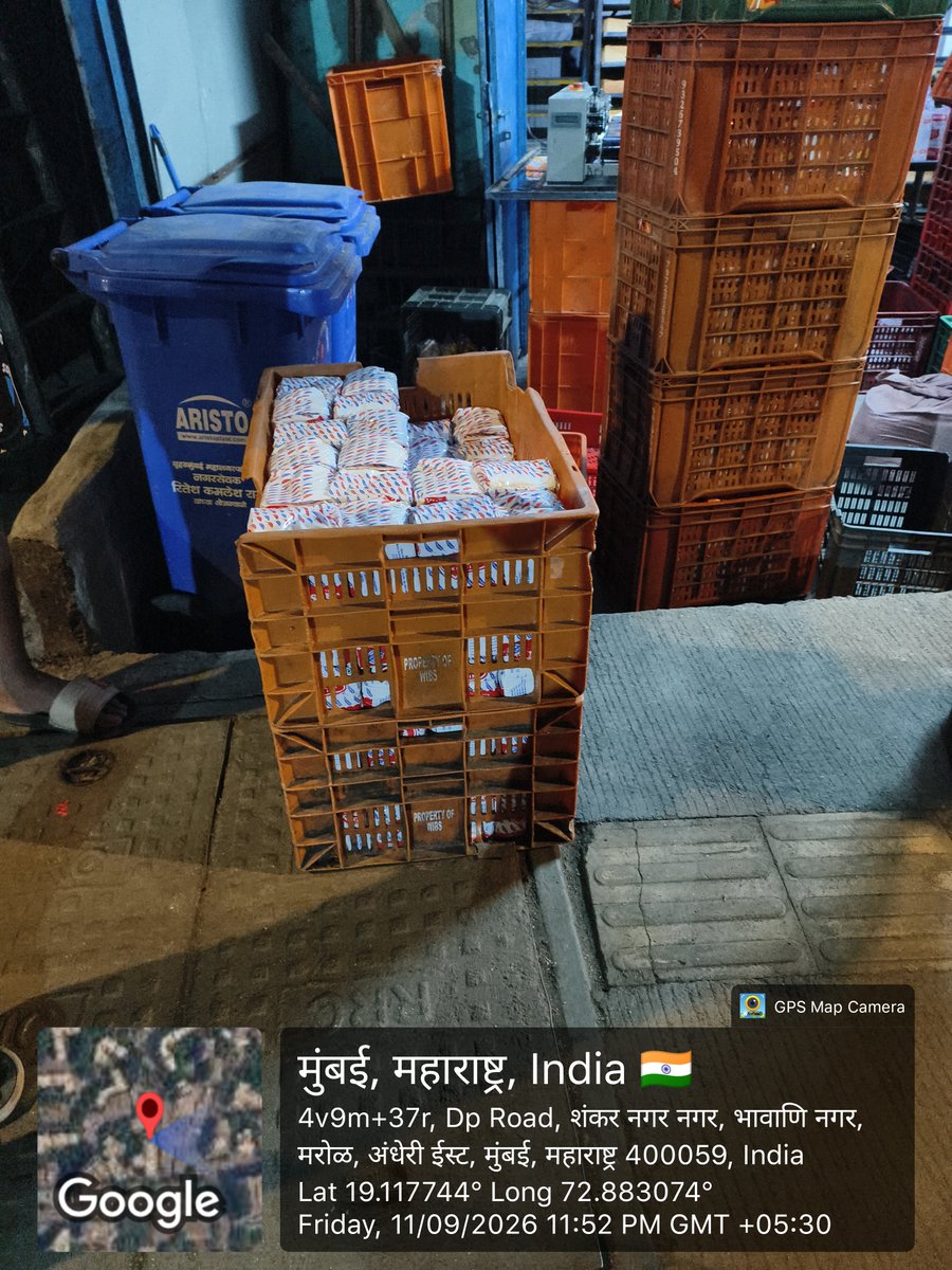 AbhishekGoswa14's tweet photo. ये नूर बेकरी मरोळ मिलिटरी रोड कैसे गंदगी से बेकरी चला रही है FDA इसपर कार्रवाई करे @CMOMaharashtra @FDA_MAHARASHTRA @FDA00873613 @KiritSomaiya @CPMumbaiPolice @mybmc https://t.co/btrUDYo5sa