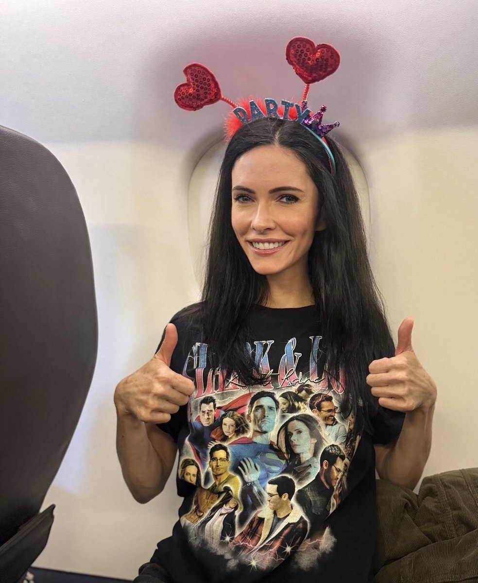 BitsieTulloch's tweet photo. I tripled down on the party hats 😂 https://t.co/W4n978hYvC