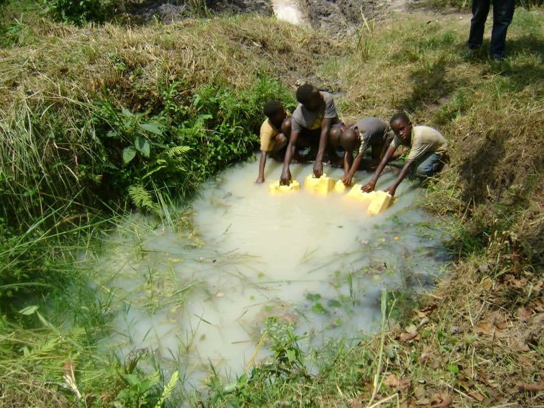 VillageHopeIntl's tweet photo. Village Hope International: Clean Water, Saved Lives

Every new water well we develop saves lives; protecting families not only from deadly waterborne diseases but also from the danger of children drowning in unsafe, open wells. A safe well means hope, protection, and life. https://t.co/k7Bi0u65tV