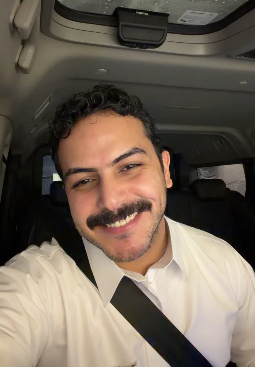 Manalsbn's tweet photo. صلّى الإلهُ على النبيِّ محمّدٍ
ما لاحَ بدرٌ في السماءِ جميلا
هوَ رحمةُ الرحمنِ أُرسِلَ هاديًا
يدعو إلى سُبُلِ الهدى تبجيلا
يا ربِّ صلِّ على النبيِّ وآلِهِ
واجعلْ لنا من حوضِهِ تَقبيلا🤍🦅
#سلطان_بن_نايف 
@snaif111 https://t.co/lm0RKvDXjC