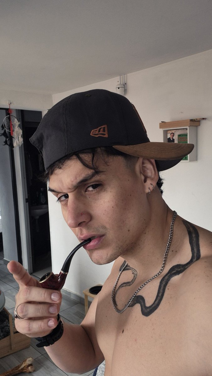 soymonastery's tweet photo. Será muy malo que fumar yerba me ponga dura la verga? Es como una viagra 🥵 https://t.co/F50NhO3JK7