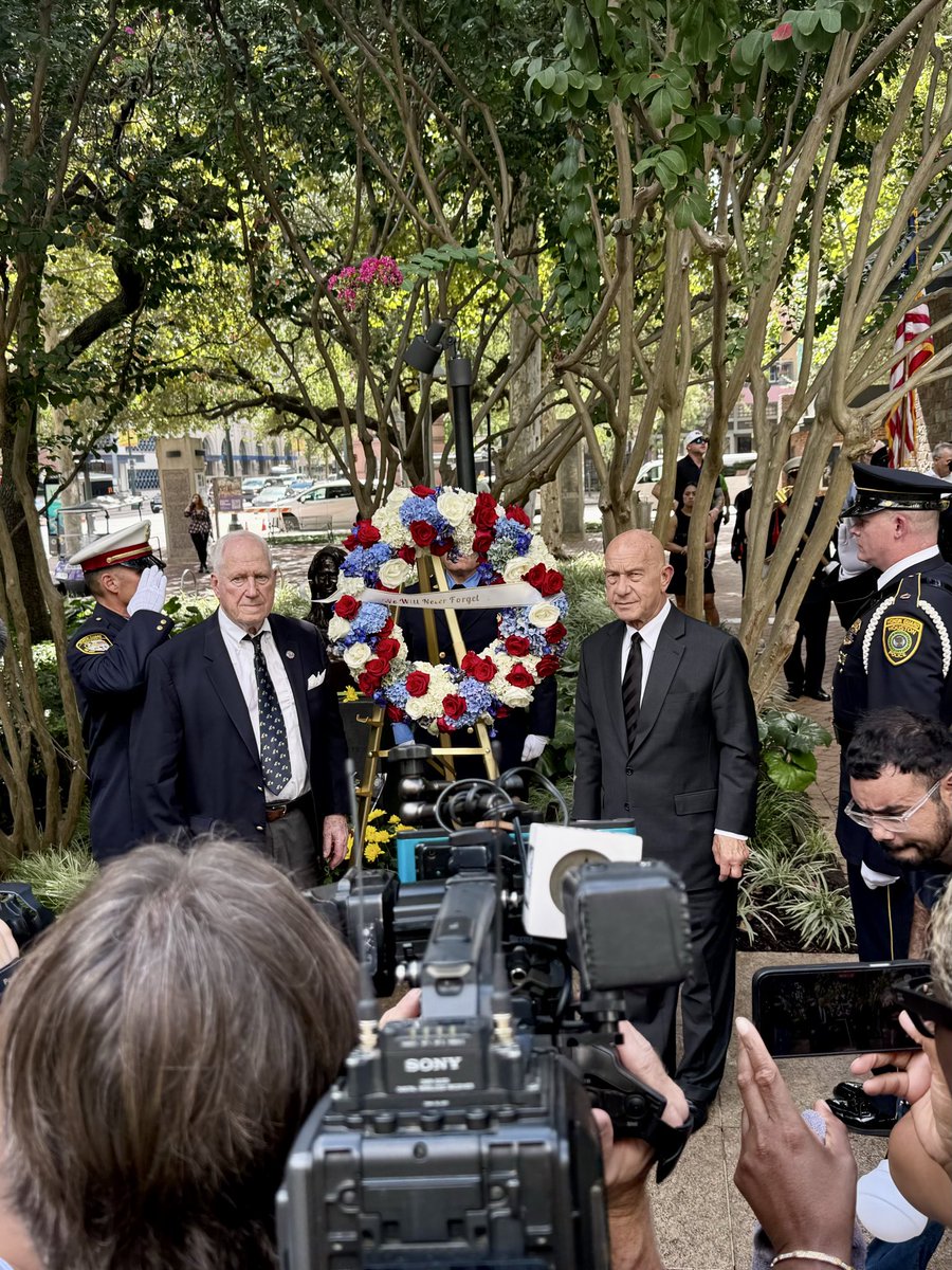 salliealcorn's tweet photo. A beautiful time of remembrance today at Lauren‘s Garden in Market Square, Park, honoring Lauren Catuzzi Grandcolas, who was aboard United Flight 93 on September 11th, 25 years ago. We never forget the 2,977 who left us that day. May we remember all that unites us. https://t.co/rhBdP6PHsz