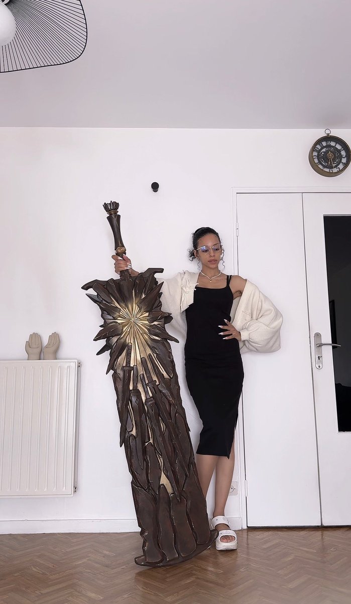 suuncos's tweet photo. Throwback to when I made this giant sword for my Augusta cosplay! #wutheringwaves https://t.co/4CFOL8DLgd