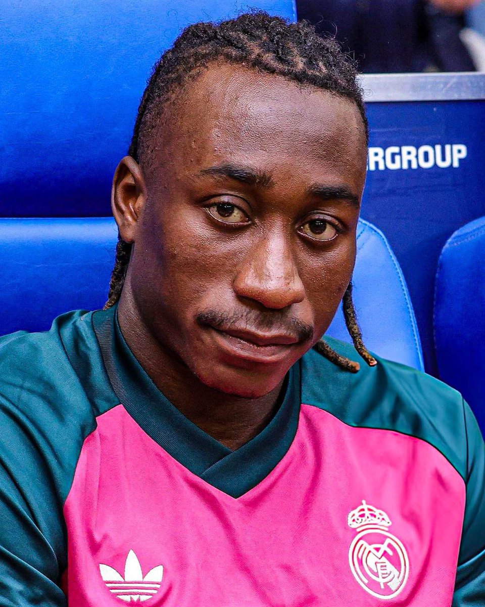 FT_Durk's tweet photo. 🚨 BREAKING: FLORENTINO PEREZ MAKES A SHOCKING DECISION ON DIOMANDE 😳🔥

🎙️ Florentino Perez: “We don’t want what happened with Mastantuono to happen with Diomande.

When you give a young player too much responsibility and too many minutes at the early stages, sometimes you are not helping him — you are putting unnecessary pressure on him.

Look at Mastantuono. Everyone was excited, everyone wanted to see him play, and we gave him opportunities very early. But football at this level is different. When things don’t go well, the same people who were demanding minutes are the first ones to criticise.

With Diomande, we will not make the same mistake. We know his quality, we know his potential and we know what he can become. But we have to protect him, manage his minutes and allow him to develop step by step.

He will play. He will get his opportunities. But we will decide when and how much he plays — not the fans, not the media.

I would rather have Diomande become a great player in two years than rush him now and damage his confidence.

Young players need patience. If you really believe in them, sometimes the best thing you can do is not rush them.”