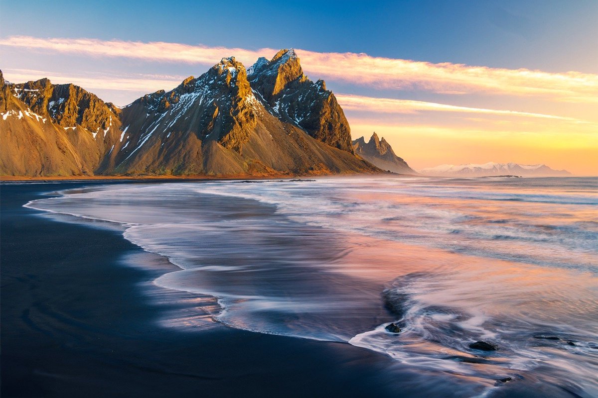 deepz147996's tweet photo. Just spent a perfect sunset hike at a hidden valley in Iceland—golden light painting the cliffs, waves crashing below, and not another soul around. Pure magic.  #TravelStories #Iceland https://t.co/EWxLhsdWsC