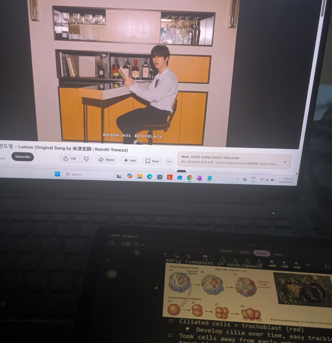 bydoyums's tweet photo. studying with doyum (3) 

listening to doyum's lemon cover as break time https://t.co/DuqLr33Ggi