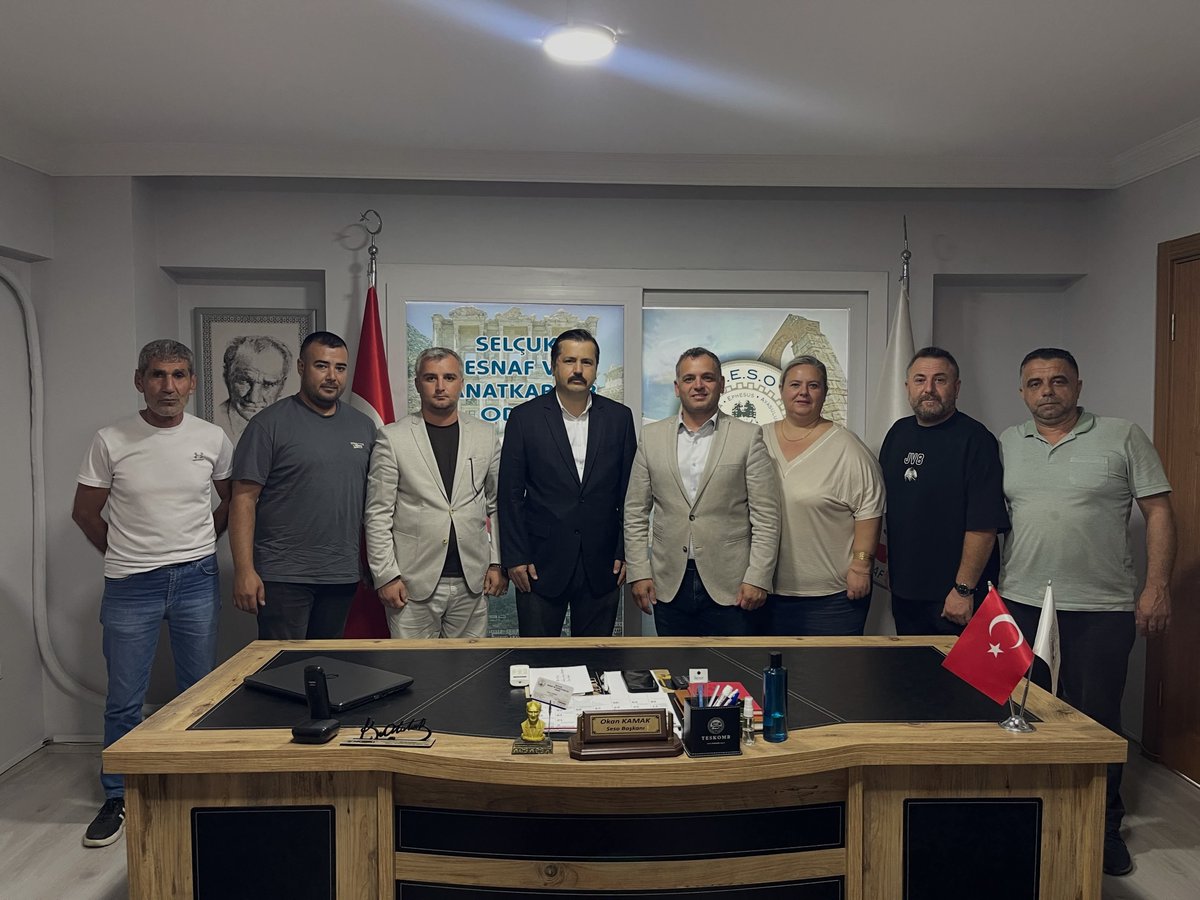 mhpselcuk35's tweet photo. İlçe Yönetim Kurulu üyelerimiz ile birlikte Selçuk Esnaf ve Sanatkârlar Odası’nı ziyaret ederek Oda Başkanımız Sayın Okan Kamak ve kıymetli yönetim kurulu üyeleriyle bir araya geldik.
Selçuk esnafımızın talep ve beklentileri üzerine verimli bir sohbet gerçekleştirdik.🇹🇷🤘🇹🇷 https://t.co/InUSTj5RG6
