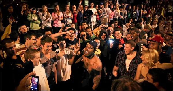 GuzzleGuinness's tweet photo. May 12th, 2011

Washington D.C. and New York celebrate Bin Laden’s demise. https://t.co/Jt3Wk7JepL