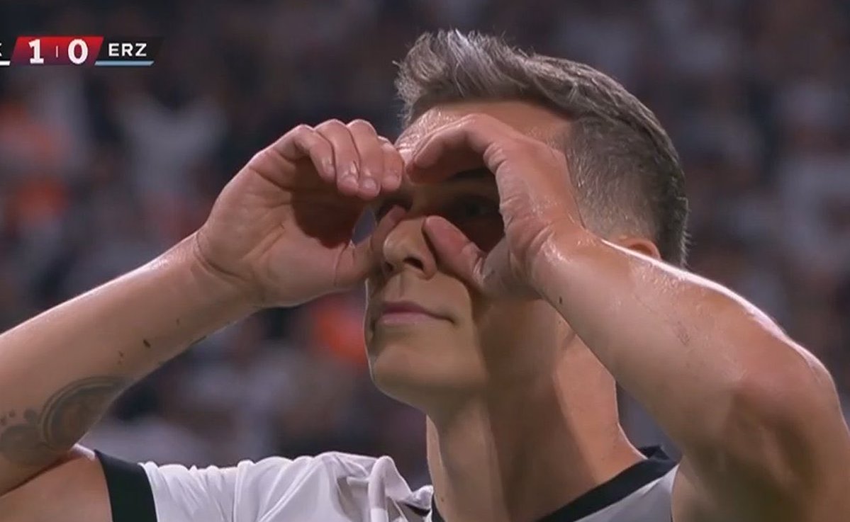 lstomejk's tweet photo. @LTrossard @Besiktas KRAL 😘 https://t.co/1SoiQGqGJy