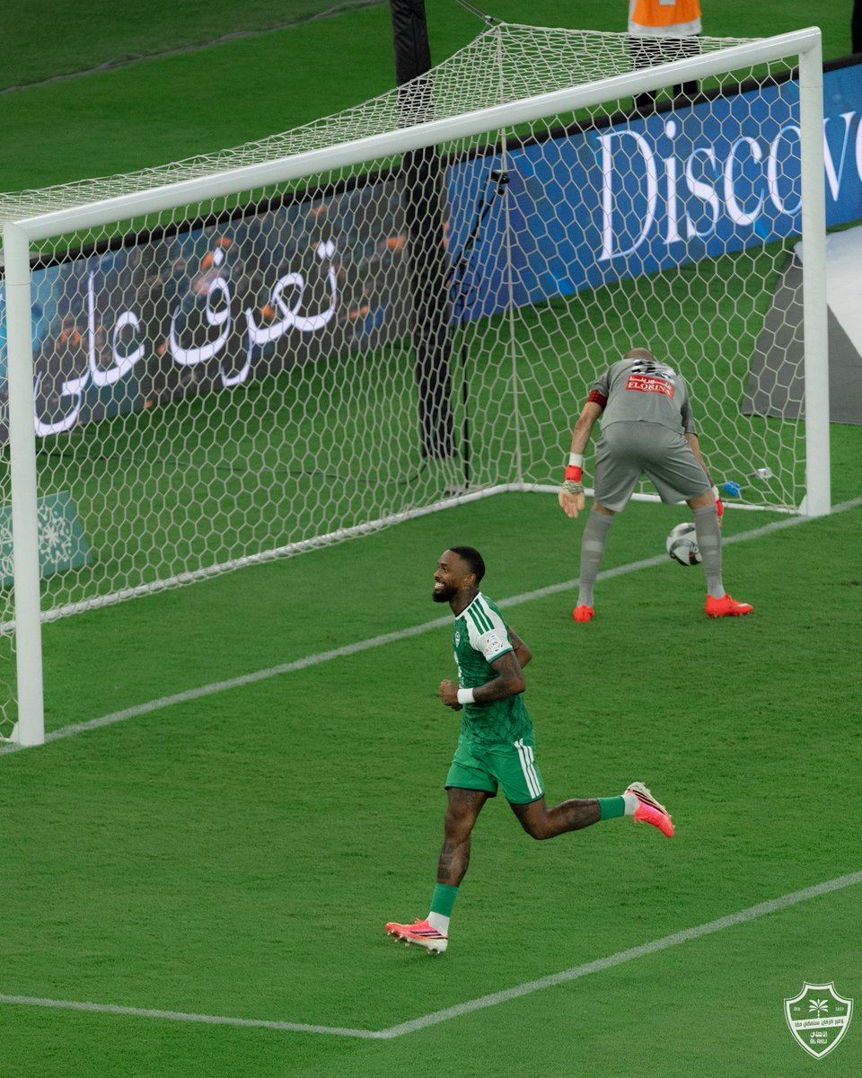AhliStat's tweet photo. بعد ثنائيته اليوم أمام الحزم، آيڤان توني يصل لهدفه رقم (82) بقميص الأهلي وأصبح ثاني هدافي الأهلي تاريخيًا بالمناصفة مع طلال المشعل.

#Ahlistat https://t.co/DtY6iecTuB