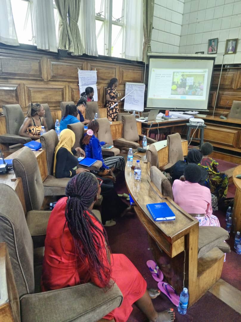 Anecca1's tweet photo. @Anecca1 trained Community Health Workers in Busoga region (Jinja, Namutumba &amp; Kaliro) to accelerate the elimination of vertical transmission of HIV, Syphilis &amp; Hepatitis B. Empowering local health leaders to protect every mother &amp; child. @UNAIDS_UG  @UNAIDS  @MinofHealthUG https://t.co/L9kVdXc8P4