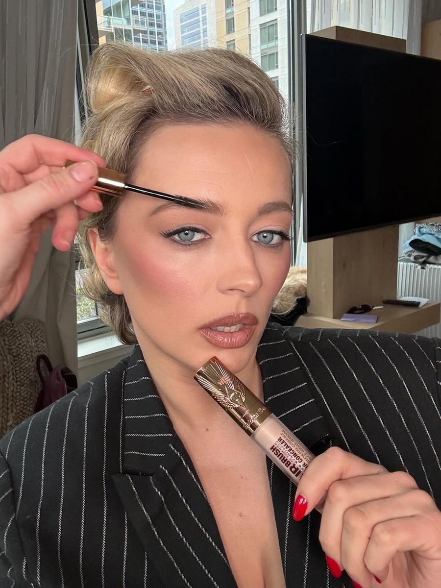 nissotorres's tweet photo. It was a pleasure to experience the new Airbrush Flawless concealer from  in Seattle last week during a very special performance 💋 https://t.co/FhTGxb3K0Q
