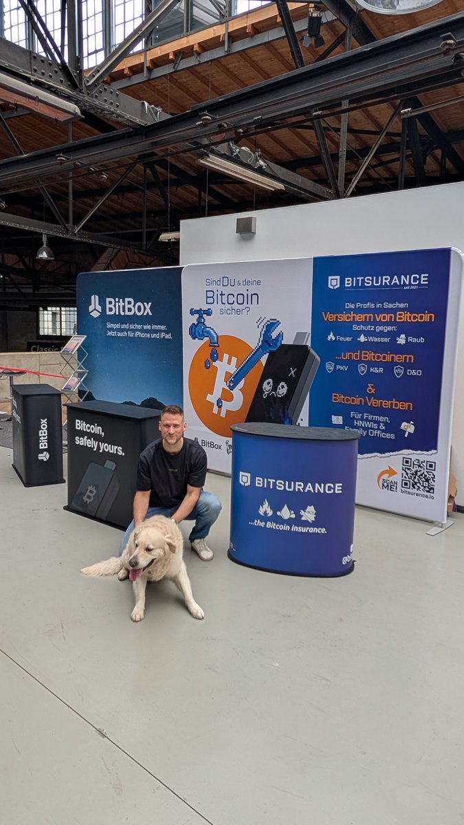 BitBoxSwiss's tweet photo. Ready for a day between vintage cars and stock investors. We're the booth talking about Bitcoin.
We're at Anlegertag Düsseldorf with @Bitsurance_ 🚀 if you're around, come to say hi! https://t.co/g9iNqAPoN4