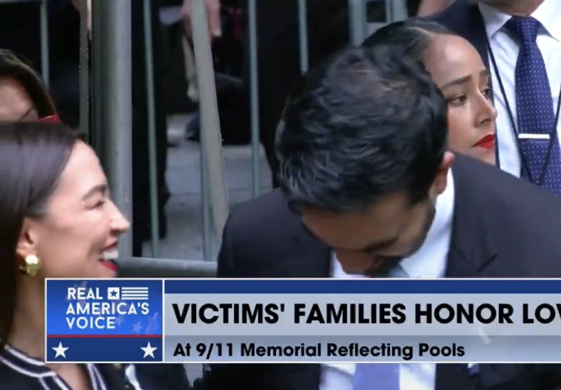 HistoryBoutique's tweet photo. Look at the woman behind them.

Not laughing. 

Democrats will continue to lose people like me with this vile behavior.

They are not the democrats of the past.

They are evil selfish trash. https://t.co/wdpLjYjalA
