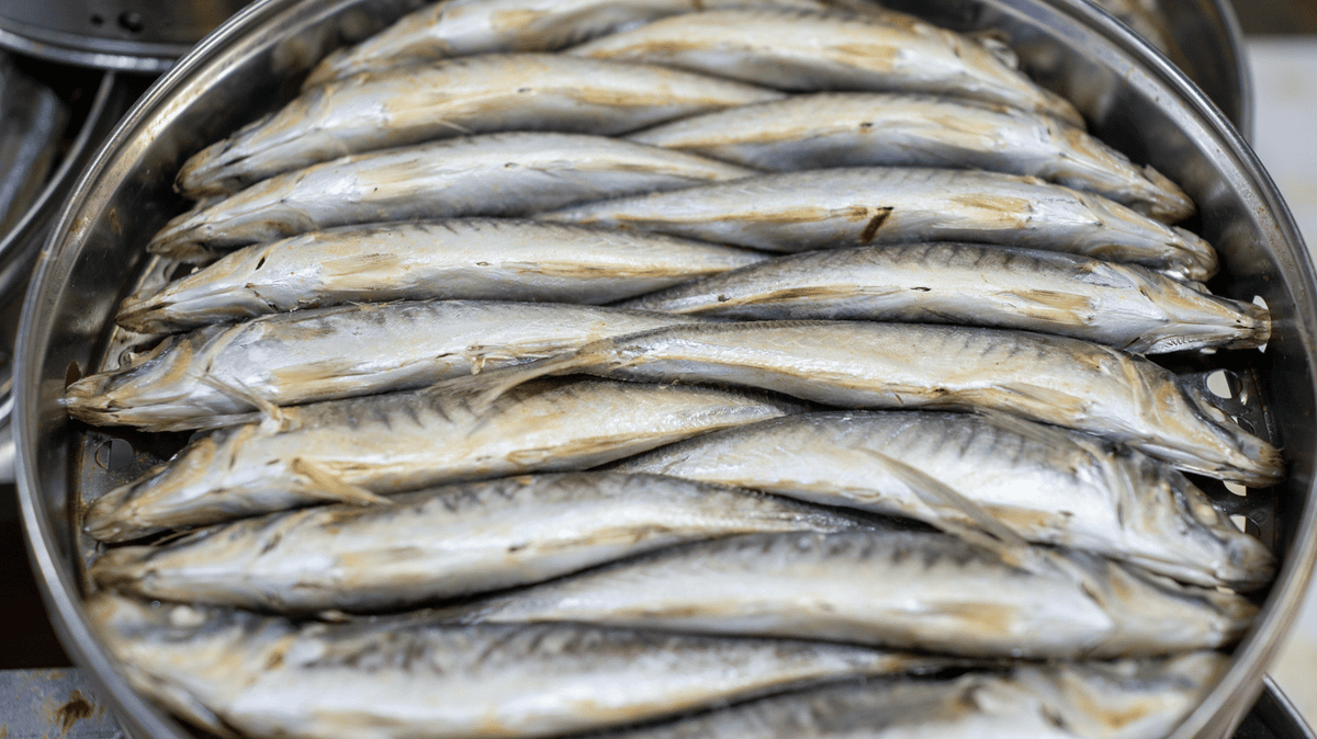 ladbible's tweet photo. Tinned 'mackerel' in the UK no longer contains mackerel https://t.co/jFcPosbMmf https://t.co/mAerHCoxpA