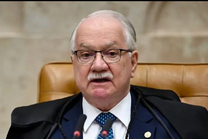 Rogeriononatosa's tweet photo. 🚩🚩URGENTE! Fachin acaba de acatar o pedido da PGR e deu 24 horas para retirar o sigilo total do Caso Master.

Mendonça tentou manter o sigilo envolvendo Bolsonaro, mas a casa caiu!

Vamos subir as tags:

FLÁVIO É VORCARO 
BOLSOMASTER DA CORRUPÇÃO 
É LULA NO PRIMEIRO TURNO https://t.co/cjTXvnaHBG