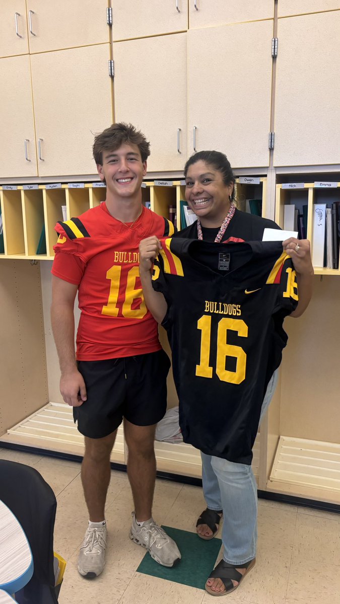 BalokChristian's tweet photo. Thank you Mrs. Woods for everything you’ve done for me and the community since I was little! @BataviaFootball #differencemakers https://t.co/LEv0vlWJOb