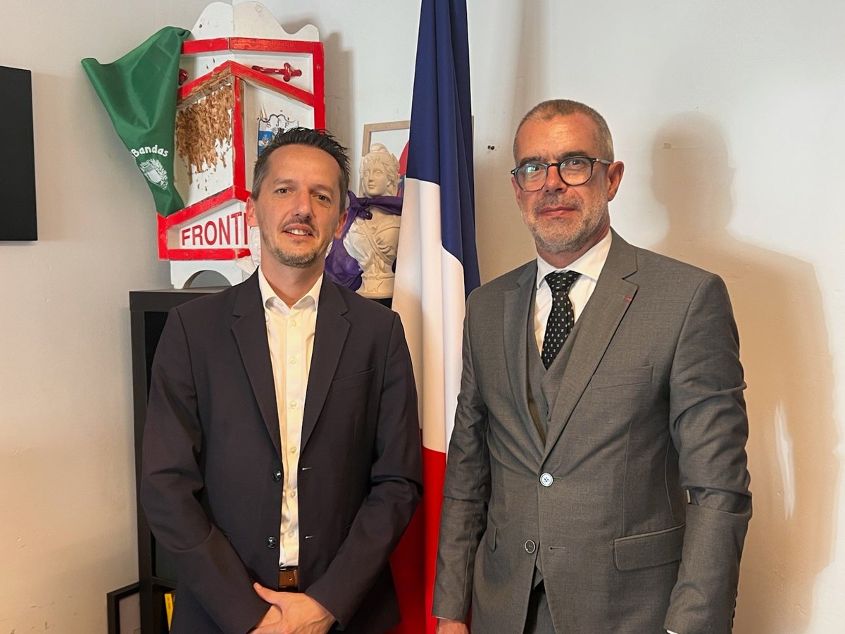 PGMontpellier's tweet photo. @SylvainCarriere 2/2
Il est particulièrement utile que les chefs de juridiction soient en relation  étroite et régulière avec les parlementaires : fabrication de la loi, adaptation locale des moyens de la justice, budget... https://t.co/JNm5W2Ex0K
