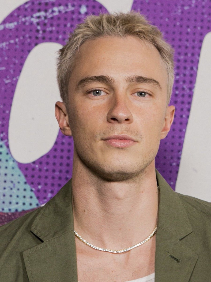 allertonholic's tweet photo. drew starkey with bleached hair was LETHAL https://t.co/fpF6rkIKRx