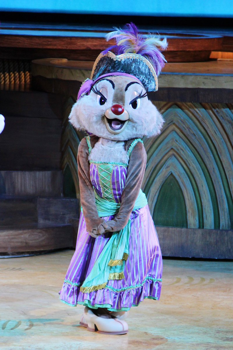 CharactersPBlog's tweet photo. Just look at this pirate crew! Clarice and Daisy always have the best outfits at Disneyland Paris. It’s great to see them again! 🏴‍☠️✨
#DisneylandPassDLP
#TeamPirates https://t.co/90E3Dgsmvn