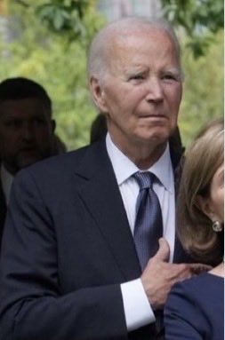 saymaysmith's tweet photo. In the past 48 hrs, Biden with stage iv cancer has:

1. Arrived in NY carrying his own bag
2. Attended 9/11 mass
3. Attended granddaughter’s bday
4. Attended 9/11 ceremony

And STILL has more energy than Trump! https://t.co/3l4kDKHaeH
