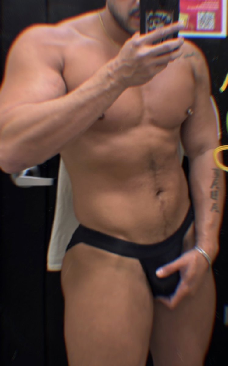 RealizeRealLiez's tweet photo. Honk if you're horny https://t.co/f7LXnfxOm9