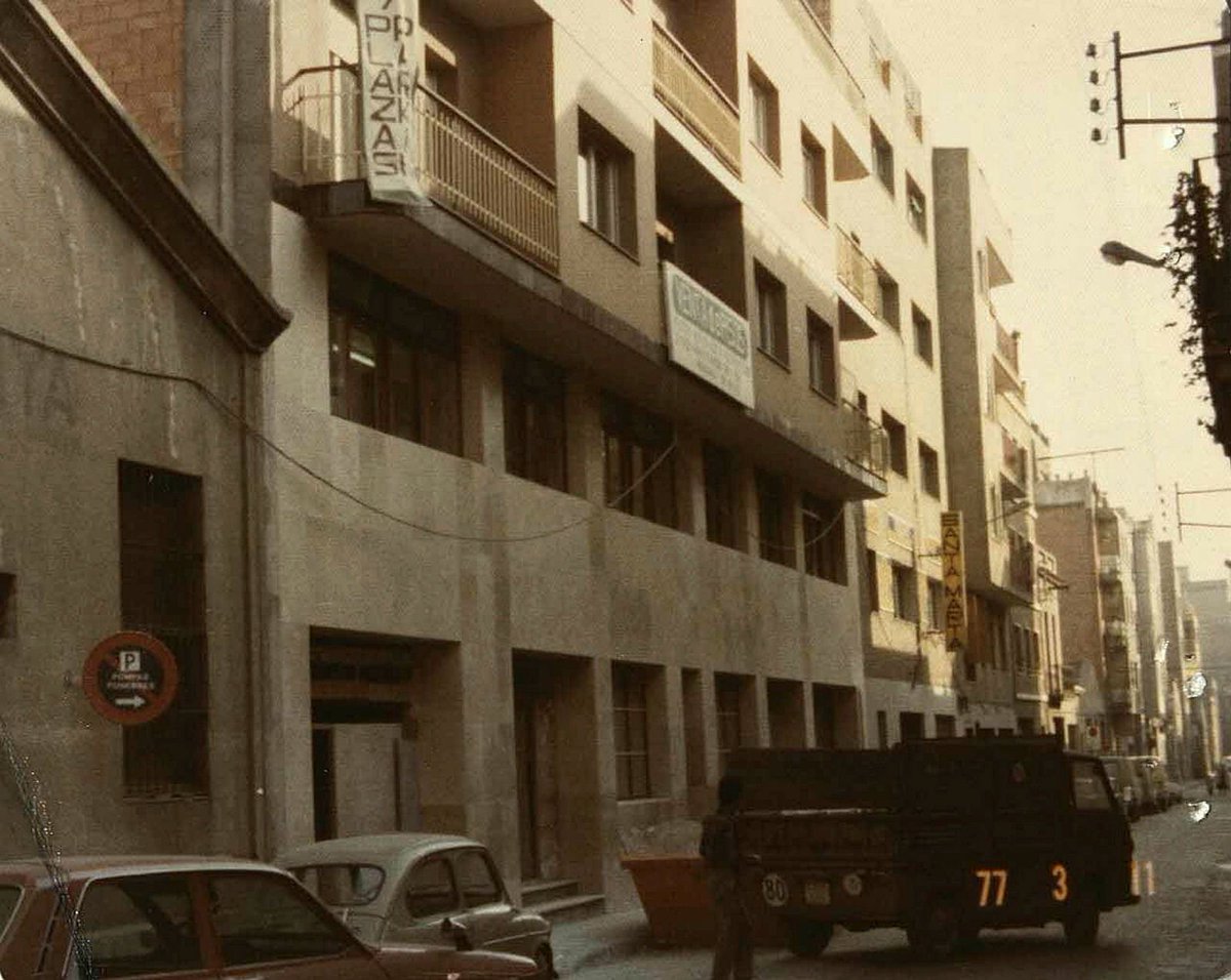 ireneuc's tweet photo. La història del c/Casanova és una mica rara. El 1912 es va batejar "Casanova" i així es va mantenir fins el 2006 quan es rebatejà com de "la Casa Nova". Tanmateix el 2018 es va tornar al nom inicial en determinar que estava dedicat al Conseller en Cap de BCN al 1714 #HistoriaLH https://t.co/SS9BU4DL1f