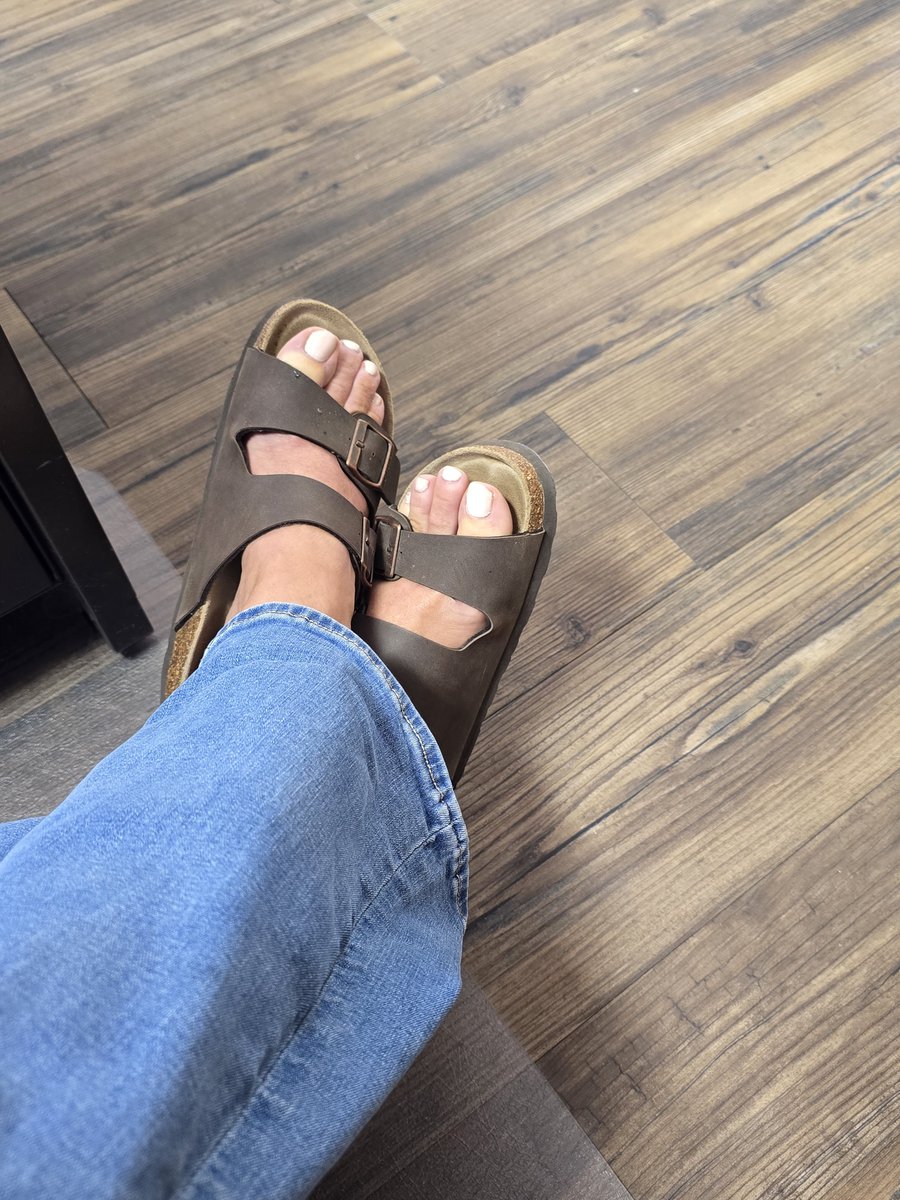 TipToeBlissfun's tweet photo. Friday feet!! Can't wait til 5:00!!!!
#feet #feetfinder #onlyfans #toes https://t.co/ruZWMIywF3