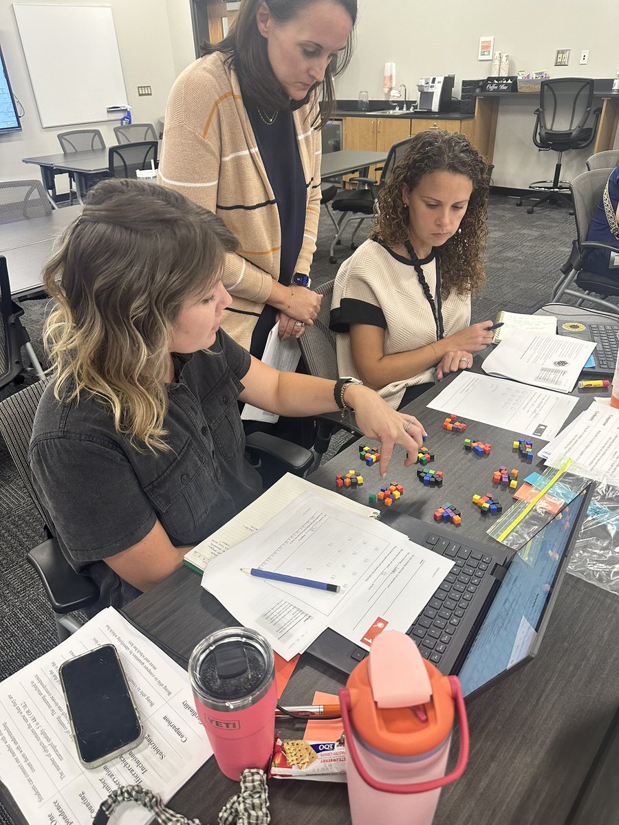 PamBlackwell88's tweet photo. Strong foundations start with understanding quantity, and sometimes the best way to support teachers is to become the learner first. ❤️🔢 #unitizing  #placevalue #comparison #composing #decomposing https://t.co/zfA3QPwtuo