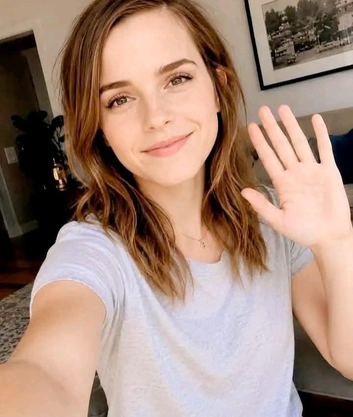 EmmaWatsonkvks's tweet photo. If you are my love send me hi ❤️❤️❤️ https://t.co/1iSmlRh2Lx