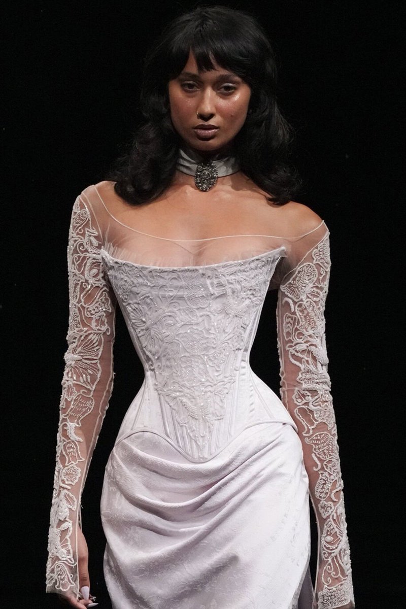 LaModeUnknown's tweet photo. The BRIDAL corset looks from ✨️Wiederhoeft✨️ Spring/Summer 2027.🪡

PS: lace, draping, snatched waist, embroidery... everything I love https://t.co/UAfIVGghiN