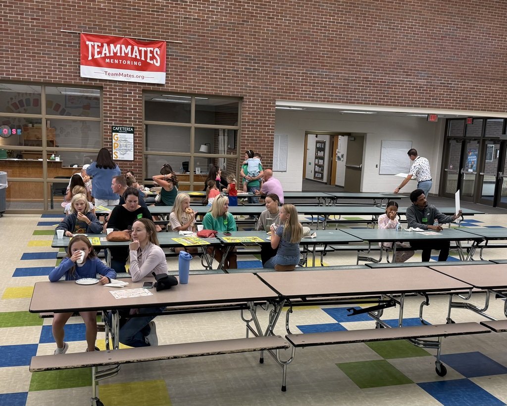 SQThomasElem's tweet photo. This morning we were excited to celebrate our CHAMPIONS OF KINDNESS.  With Character Strong, our character trait for August was kindness, and these students were nominated for going above and beyond with their kind words and actions.  Great job! https://t.co/aRFMhtGavM