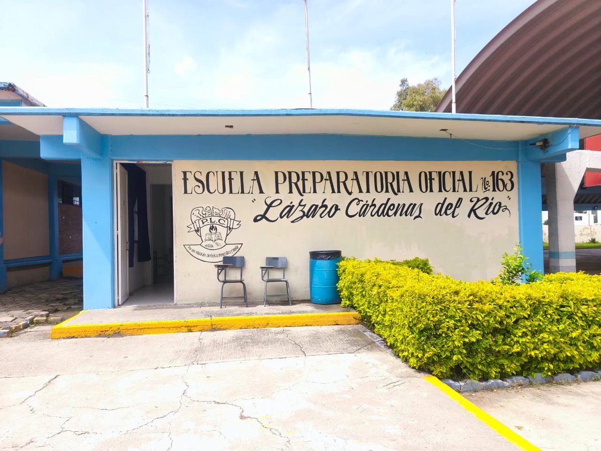 FNERRR_EDOMEX's tweet photo. 🔴 No permitamos que OPERAGUA deje sin suministro a los estudiantes de la Preparatoria Oficial Lázaro Cárdenas. 
¡El agua es un derecho! ✊🏻❤️‍🔥
@daniel_ser @OperaguaIzcalli @GobIzcalli
#EscuelaSinAgua https://t.co/lQ3SEV23mZ