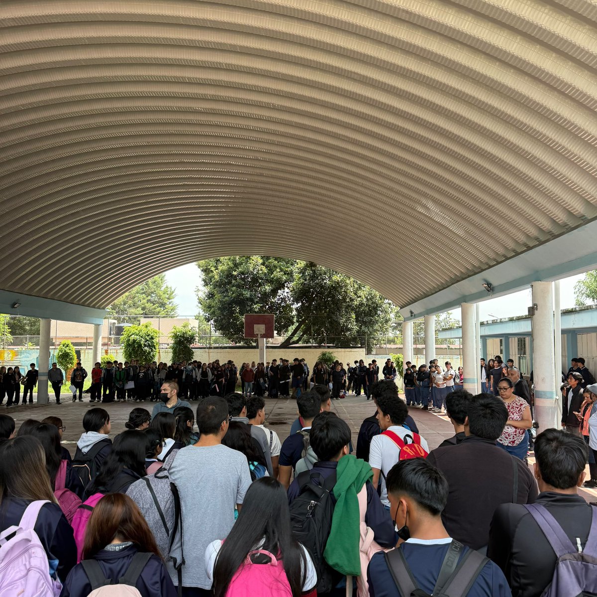 fnerrrcdmx1's tweet photo. ALTO a la represión de OPERAGUA a la preparatoria general Lázaro Cárdenas del Río EPO 163
#EscuelaSinAgua
@daniel_ser
@OperaguaIzcalli
@GobIzcalli https://t.co/OEo7ZQbpjk