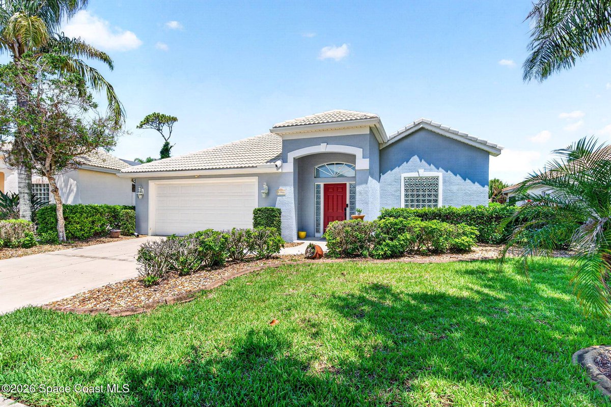 Magnoliaangel80's tweet photo. Golf course views + a private screened pool in guard-gated Baytree 🌴  

Open House at 8006 Bradwick Way, Melbourne:  
Sat &amp; Sun, 1–3pm.  

Updated kitchen &amp; baths, impact windows, generator, EV-ready garage.  

Info: https://t.co/wKeeeD8j8c  

#MelbourneFL #OpenHouse https://t.co/u1spF8SYXe